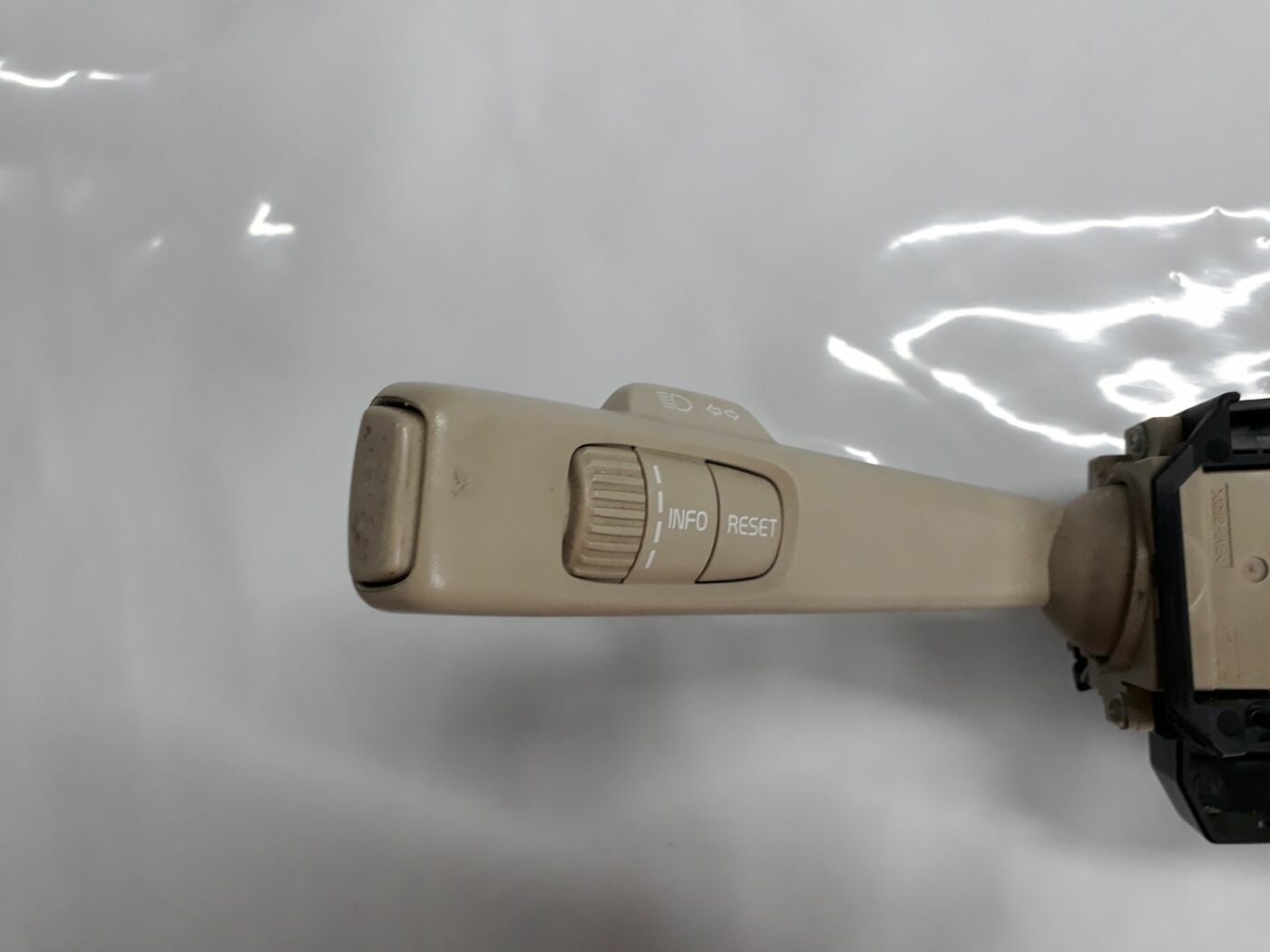 Stūres statnes slēdzis priekš VOLVO V70 2010 12 Stūres statnes slēdzis priekš VOLVO V70 2010