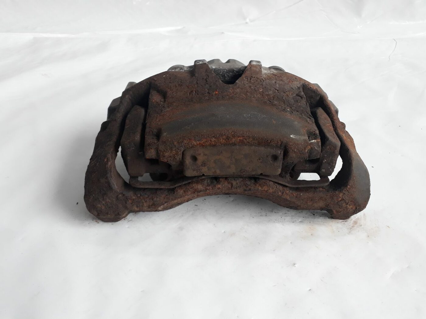 Priekšējais kreisais suports priekš VOLVO V70 2010 3 Priekšējais kreisais suports priekš VOLVO V70 2010