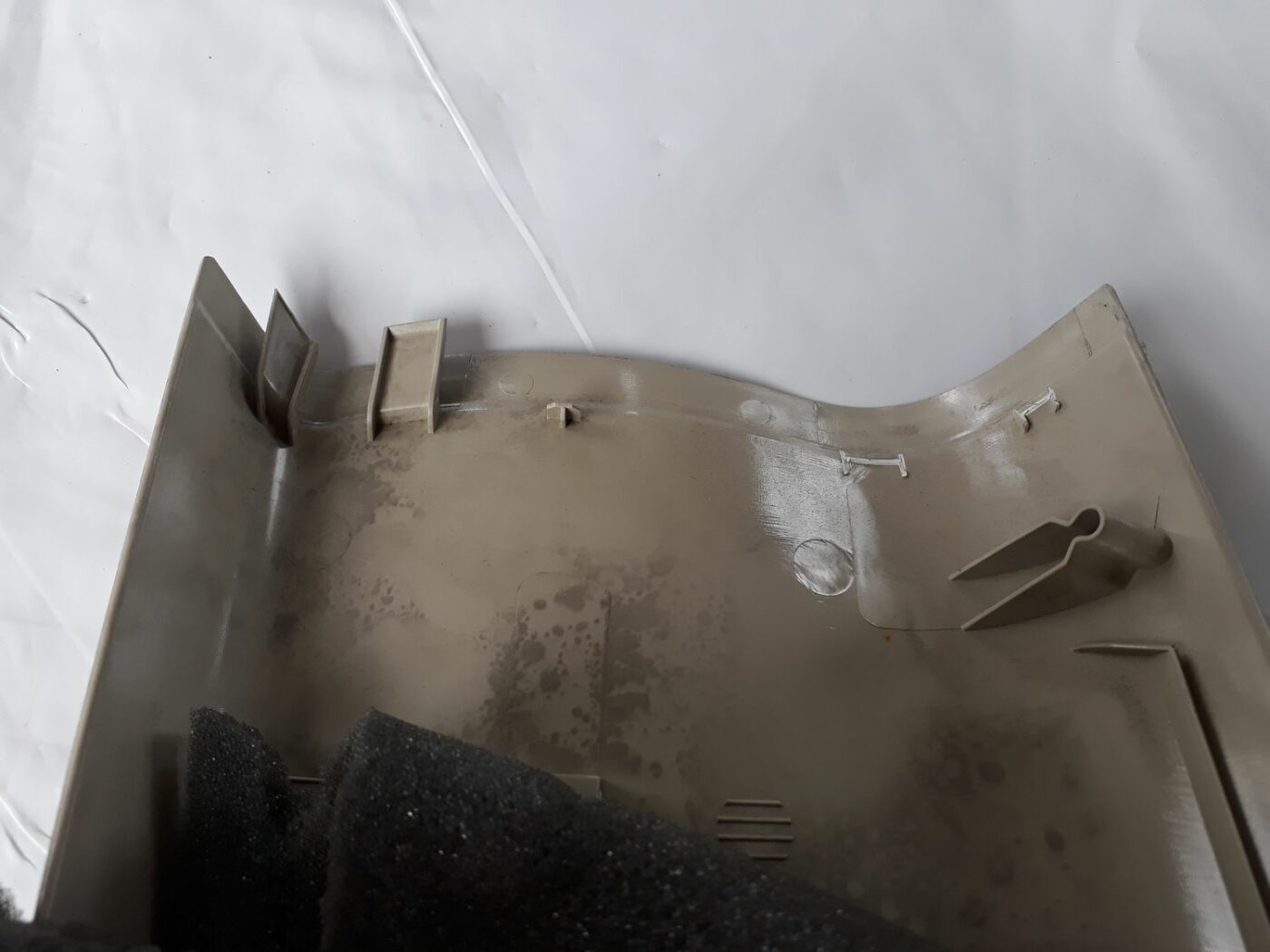 Bagažnieka nodalījuma statnes apdare priekš VOLVO V70 2010 4 Bagažnieka nodalījuma statnes apdare priekš VOLVO V70 2010