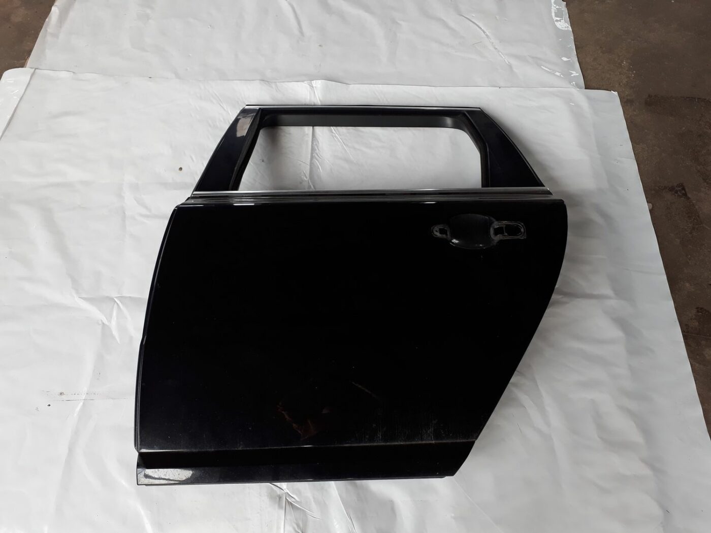 Aizmugurējās kreisās durvis priekš VOLVO V70 2010