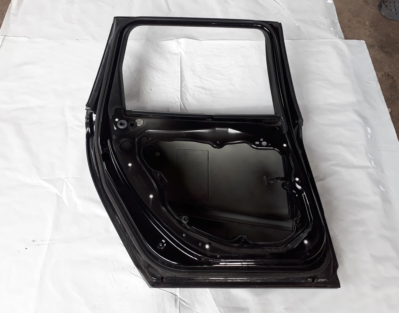 Aizmugurējās kreisās durvis priekš VOLVO V70 2010