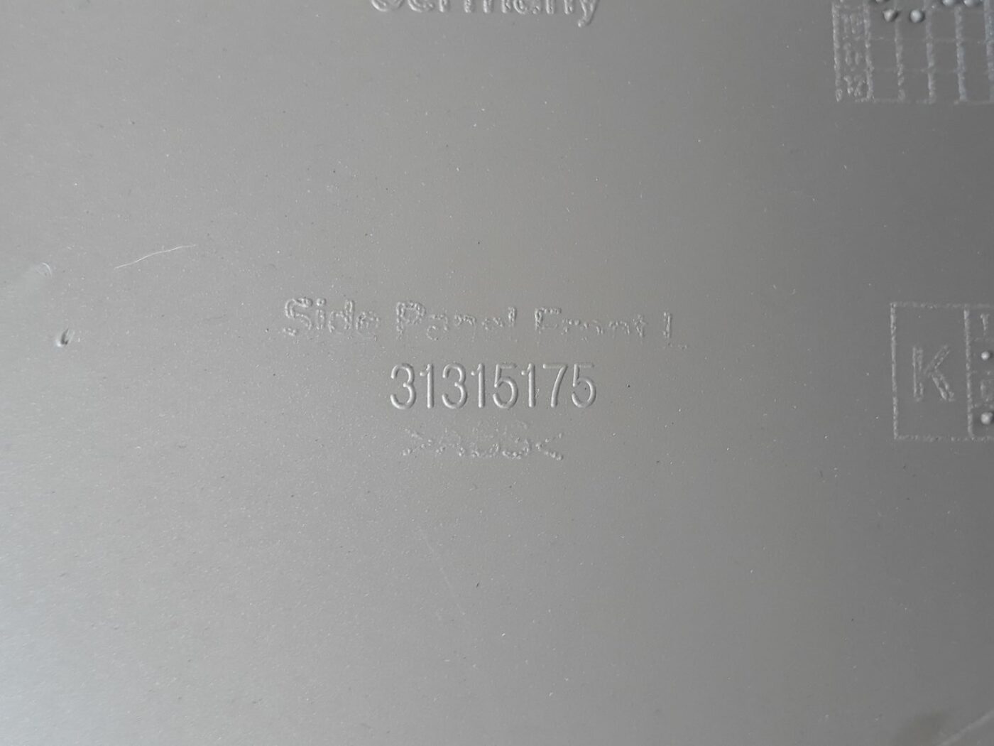 Centrālās konsoles (apdares) sānu panelis priekš VOLVO V70 2010