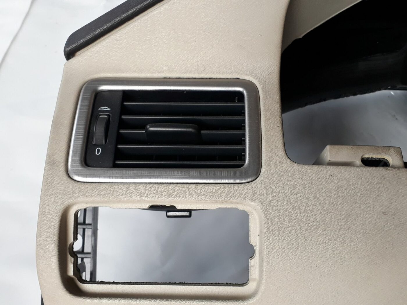 Mērinstrumentu panelis priekš VOLVO V70 2010