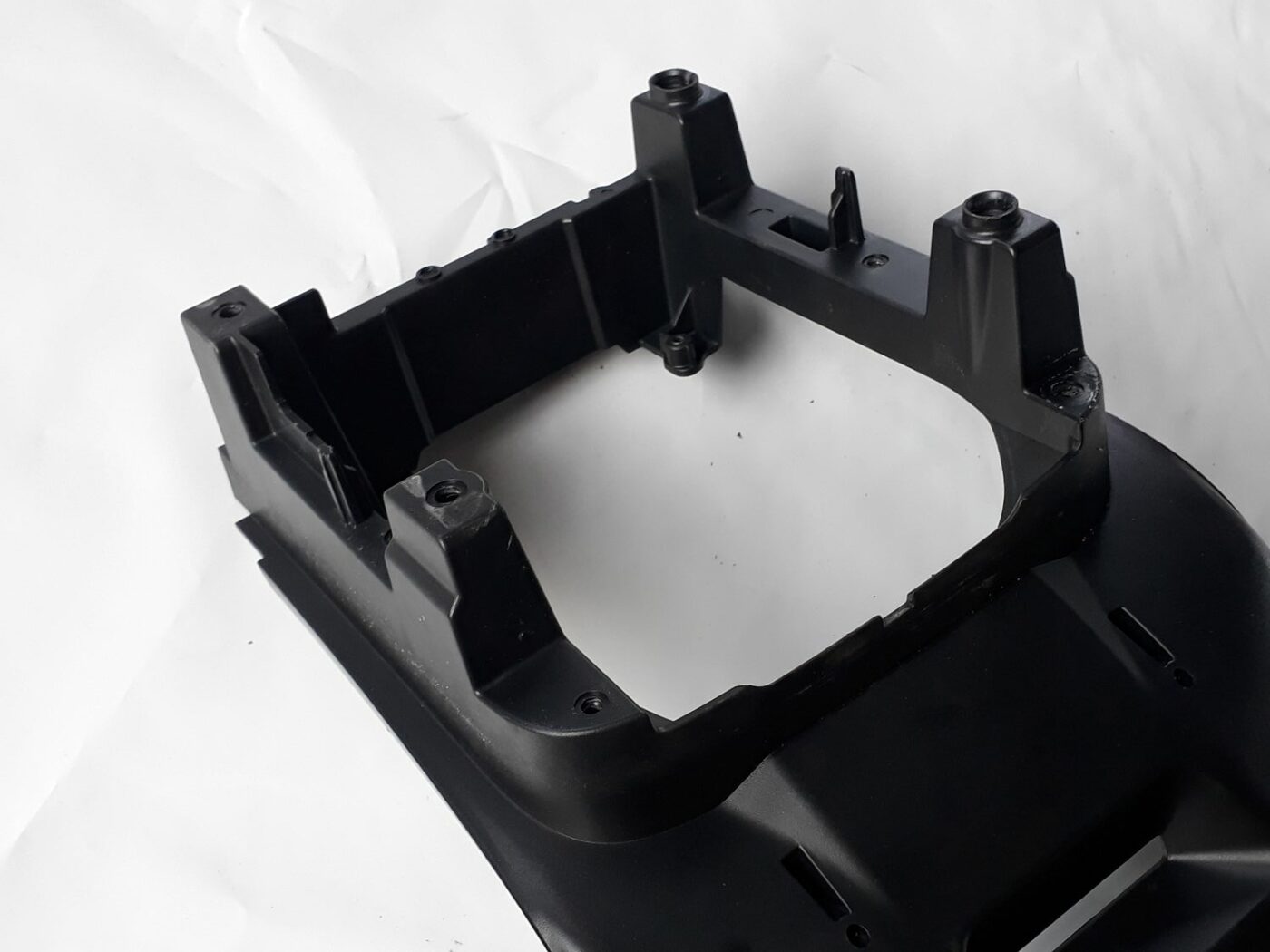 Centrālās konsoles iekšējā plastmasa priekš VOLVO V70 2010 4 Centrālās konsoles iekšējā plastmasa priekš VOLVO V70 2010