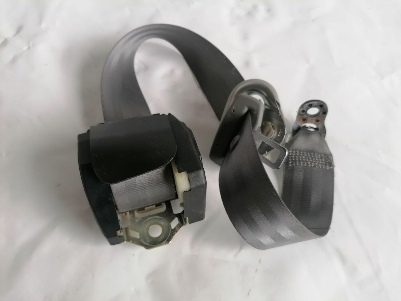 Aizmugurējā kreisa drošības josta priekš VW NEW BEETLE 2001