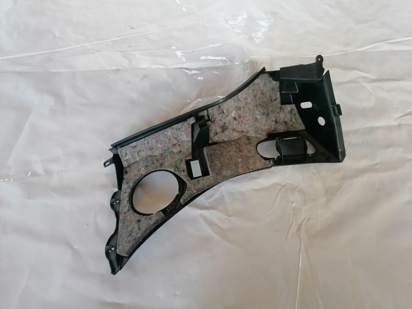 Bagažnieka nodalījuma statnes apdare priekš VW NEW BEETLE 2001 4 Bagažnieka nodalījuma statnes apdare priekš VW NEW BEETLE 2001