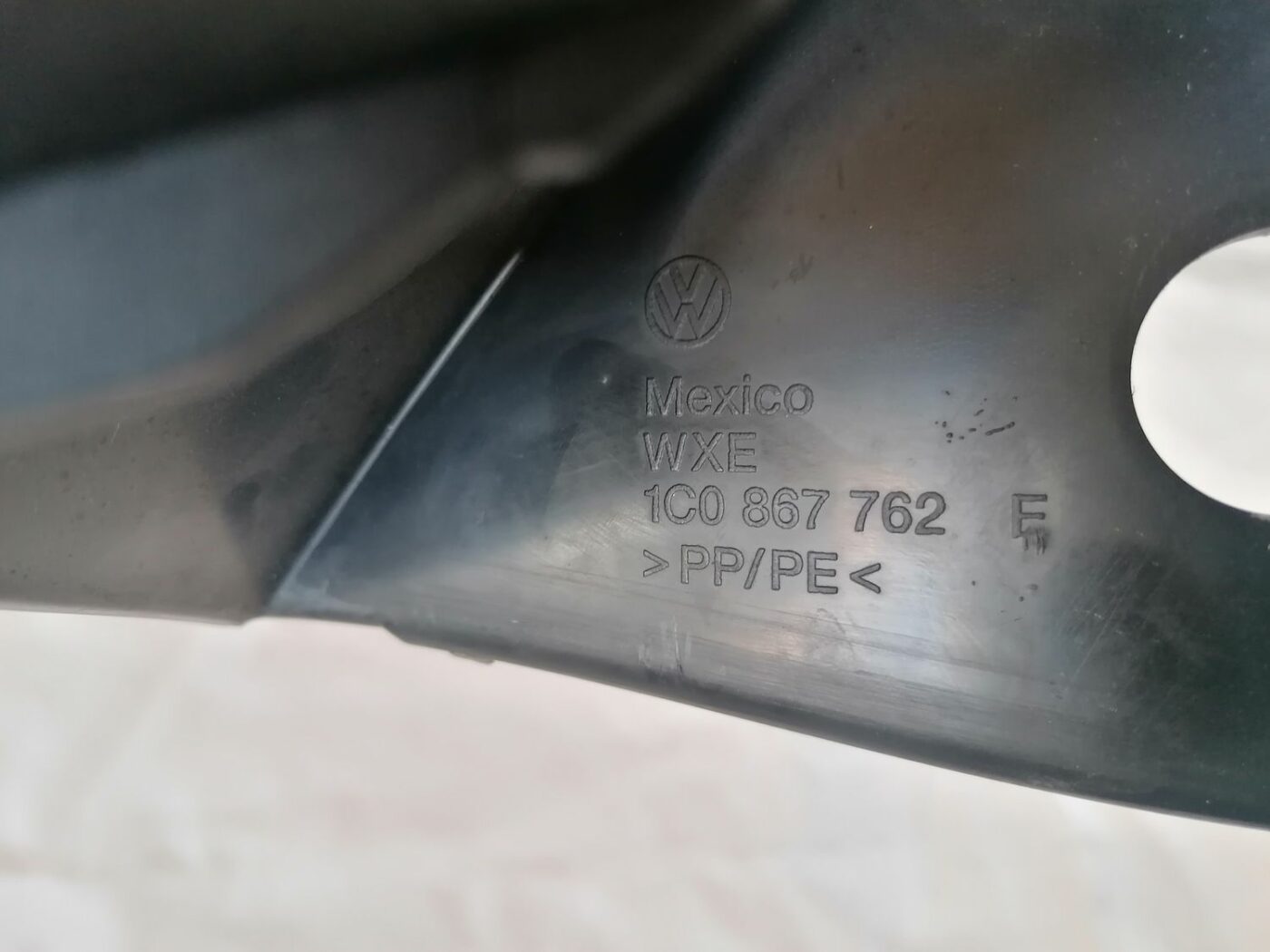 Bagažnieka nodalījuma statnes apdare priekš VW NEW BEETLE 2001 3 Bagažnieka nodalījuma statnes apdare priekš VW NEW BEETLE 2001