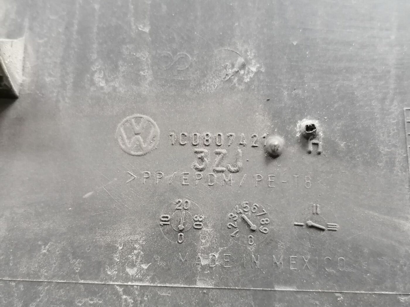 Aizmugures buferis priekš VW NEW BEETLE 2001