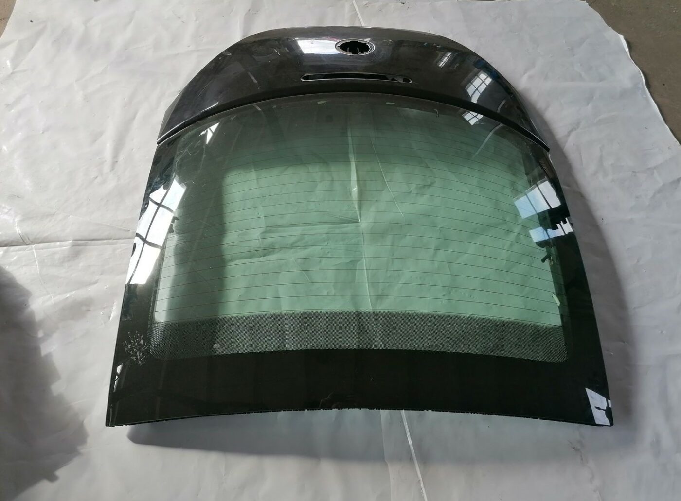 Bagāžnieka vāks priekš VW NEW BEETLE 2001 2 Bagāžnieka vāks priekš VW NEW BEETLE 2001