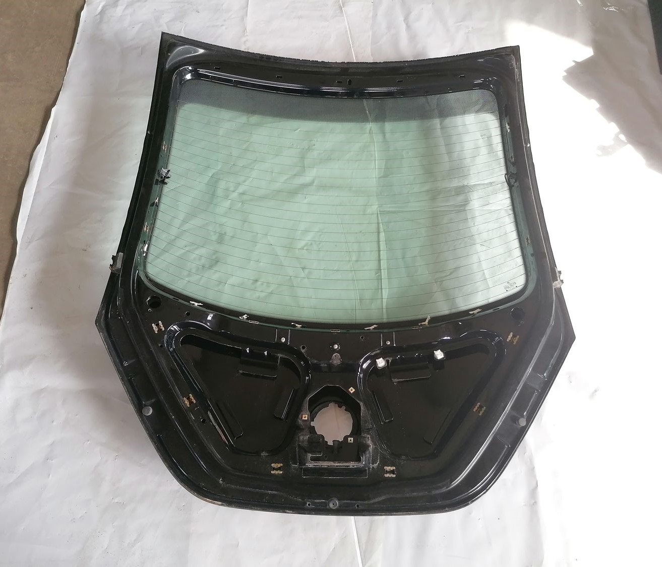 Bagāžnieka vāks priekš VW NEW BEETLE 2001 6 Bagāžnieka vāks priekš VW NEW BEETLE 2001