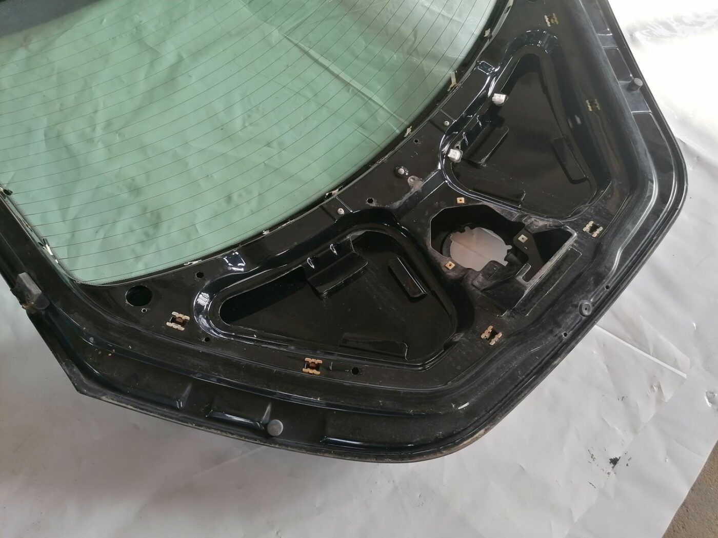 Bagāžnieka vāks priekš VW NEW BEETLE 2001 5 Bagāžnieka vāks priekš VW NEW BEETLE 2001