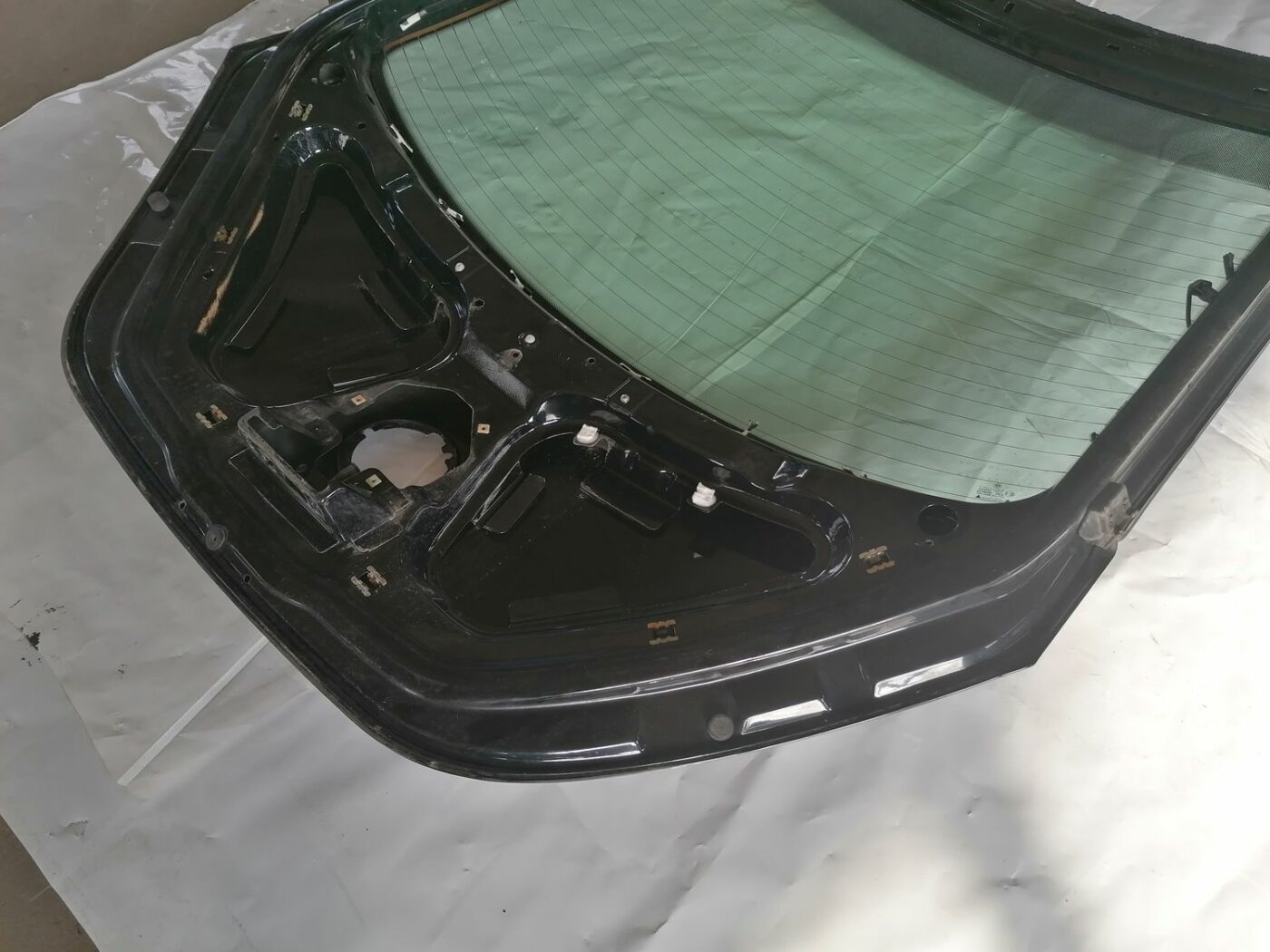 Bagāžnieka vāks priekš VW NEW BEETLE 2001 4 Bagāžnieka vāks priekš VW NEW BEETLE 2001