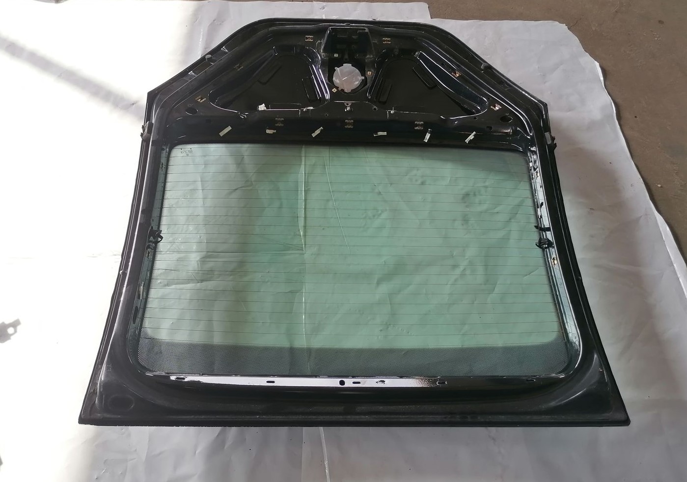 Bagāžnieka vāks priekš VW NEW BEETLE 2001 3 Bagāžnieka vāks priekš VW NEW BEETLE 2001