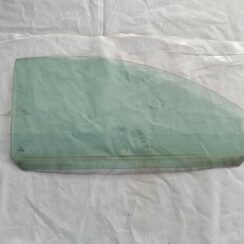 Priekšējo labo durvju stikls priekš VW NEW BEETLE 2001