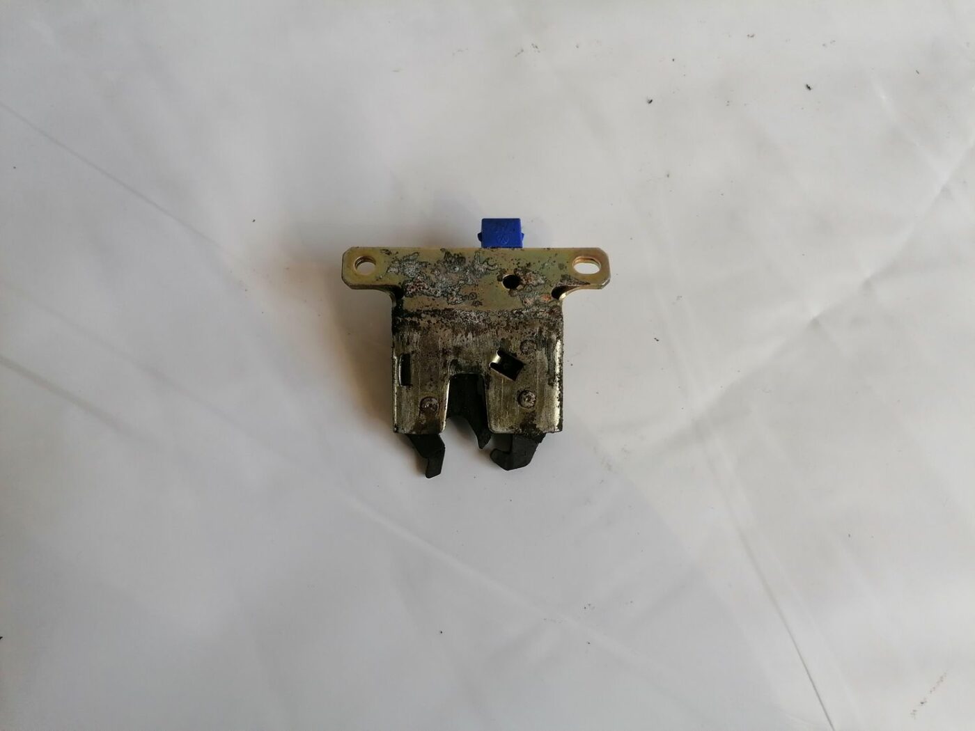 Bagāžnieka vāka slēdzene priekš AUDI A4 2001 SEDAN 1 Bagāžnieka vāka slēdzene priekš AUDI A4 2001 SEDAN