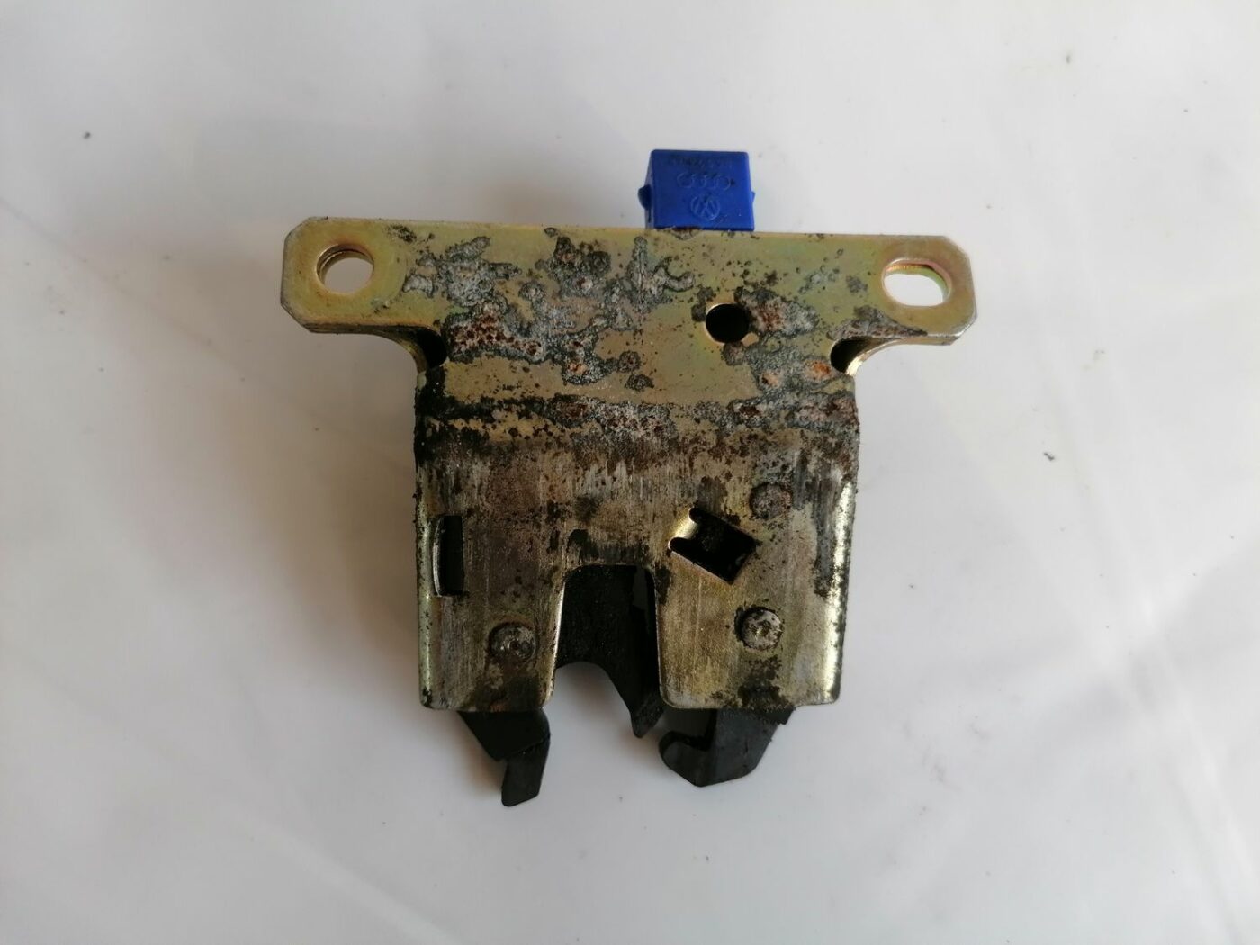 Bagāžnieka vāka slēdzene priekš AUDI A4 2001 SEDAN 2 Bagāžnieka vāka slēdzene priekš AUDI A4 2001 SEDAN