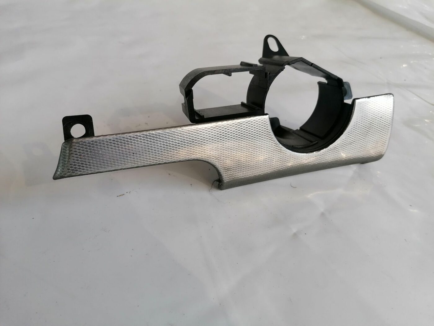 Mērinstrumentu paneļa dekoratīvā uzlika priekš AUDI A4 2001 SEDAN 2 Mērinstrumentu paneļa dekoratīvā uzlika priekš AUDI A4 2001 SEDAN