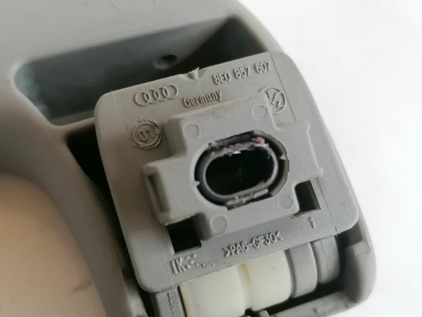 Salona rokturis griestos priekš AUDI A4 2001 SEDAN 3 Salona rokturis griestos priekš AUDI A4 2001 SEDAN