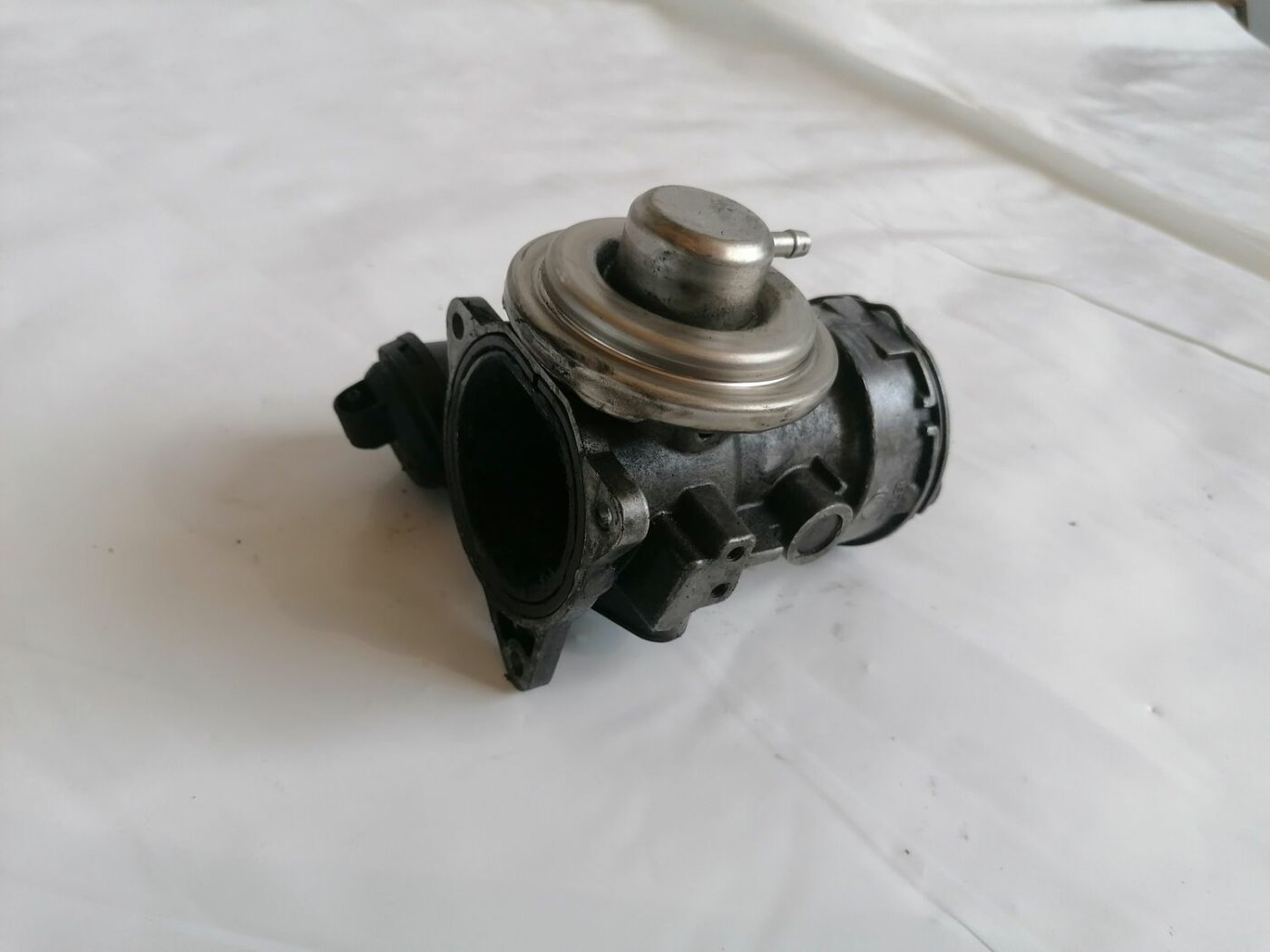 EGR vārsts priekš AUDI A4 2001 SEDAN 2 EGR vārsts priekš AUDI A4 2001 SEDAN