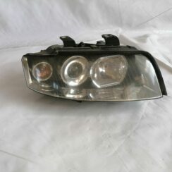 Priekšējais labais lukturis priekš AUDI A4 2001 SEDAN