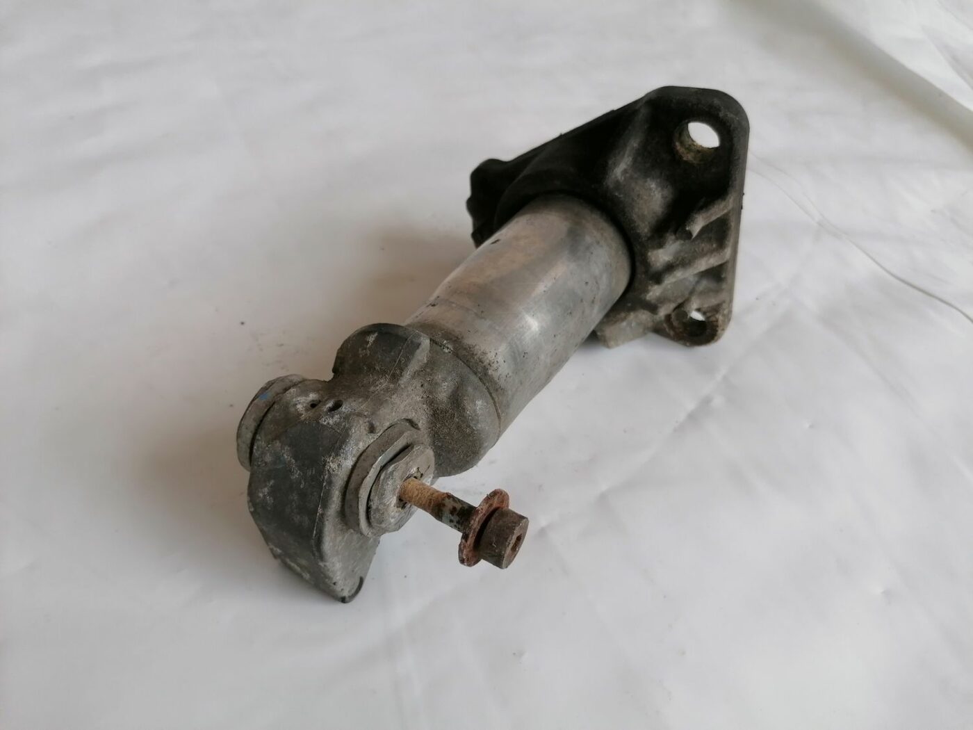 Priekšēja bufera kronšteins priekš AUDI A4 2001 SEDAN 3 Priekšēja bufera kronšteins priekš AUDI A4 2001 SEDAN