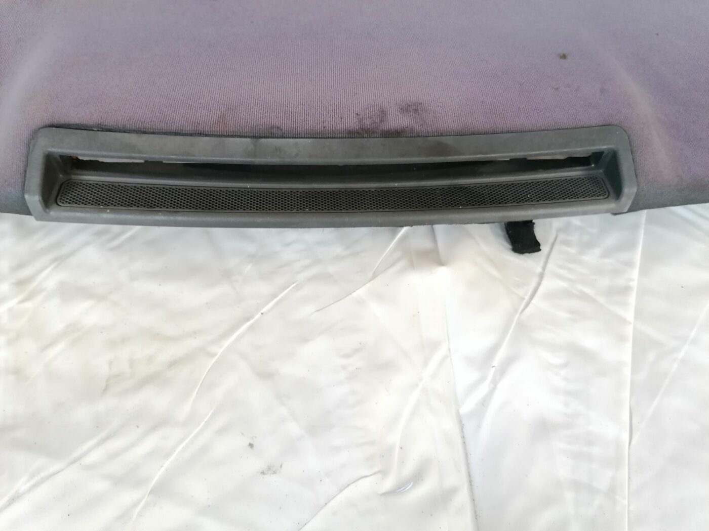 Bagāžnieka nodalījuma plaukts priekš AUDI A4 2001 SEDAN 2 Bagāžnieka nodalījuma plaukts priekš AUDI A4 2001 SEDAN