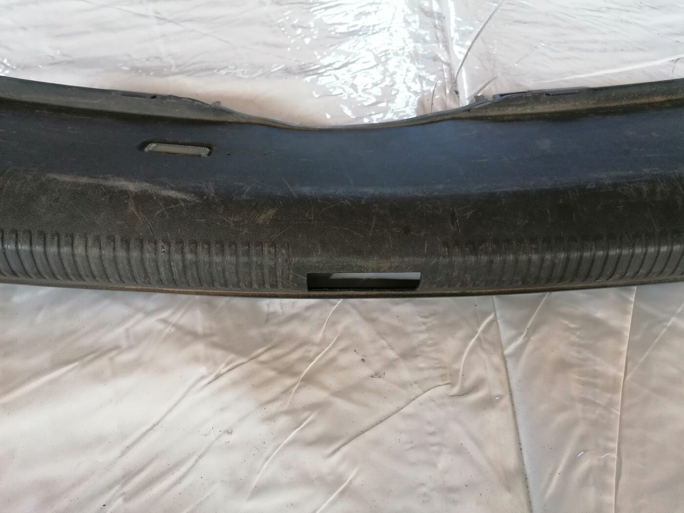 Bagažnieka nodalījuma sliekšņa uzlika priekš AUDI A4 2001 SEDAN 2 Bagažnieka nodalījuma sliekšņa uzlika priekš AUDI A4 2001 SEDAN