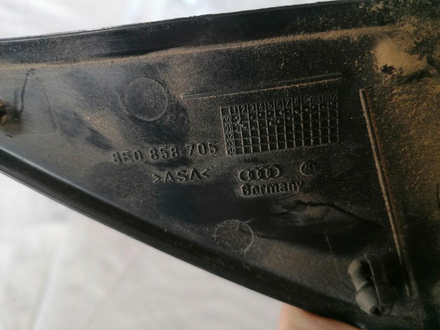 Durvju spoguļa apdares uzlika salonā (bez skaļruņa) priekš AUDI A4 2001 SEDAN 3 Durvju spoguļa apdares uzlika salonā (bez skaļruņa) priekš AUDI A4 2001 SEDAN