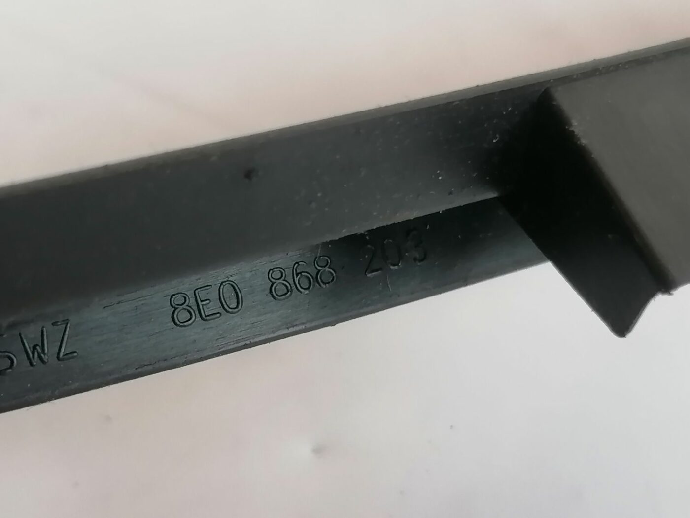 Mērinstrumentu paneļa sānu apdare priekš AUDI A4 2001 SEDAN 3 Mērinstrumentu paneļa sānu apdare priekš AUDI A4 2001 SEDAN