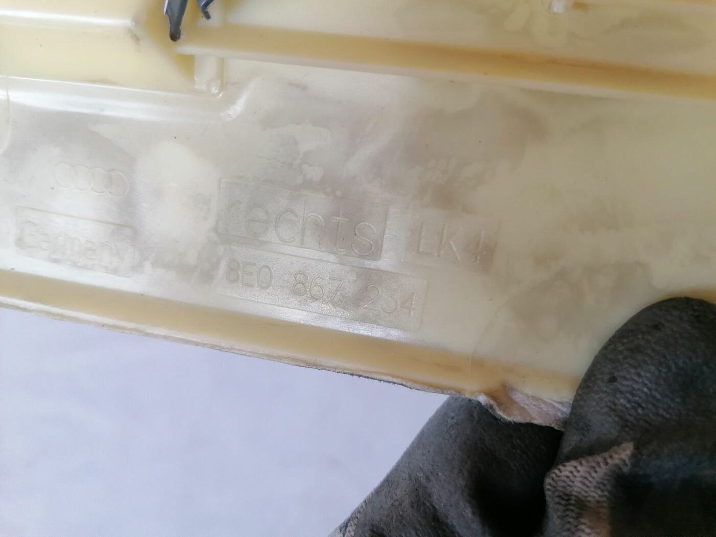 Priekšējas salona statnes apdare priekš AUDI A4 2001 SEDAN