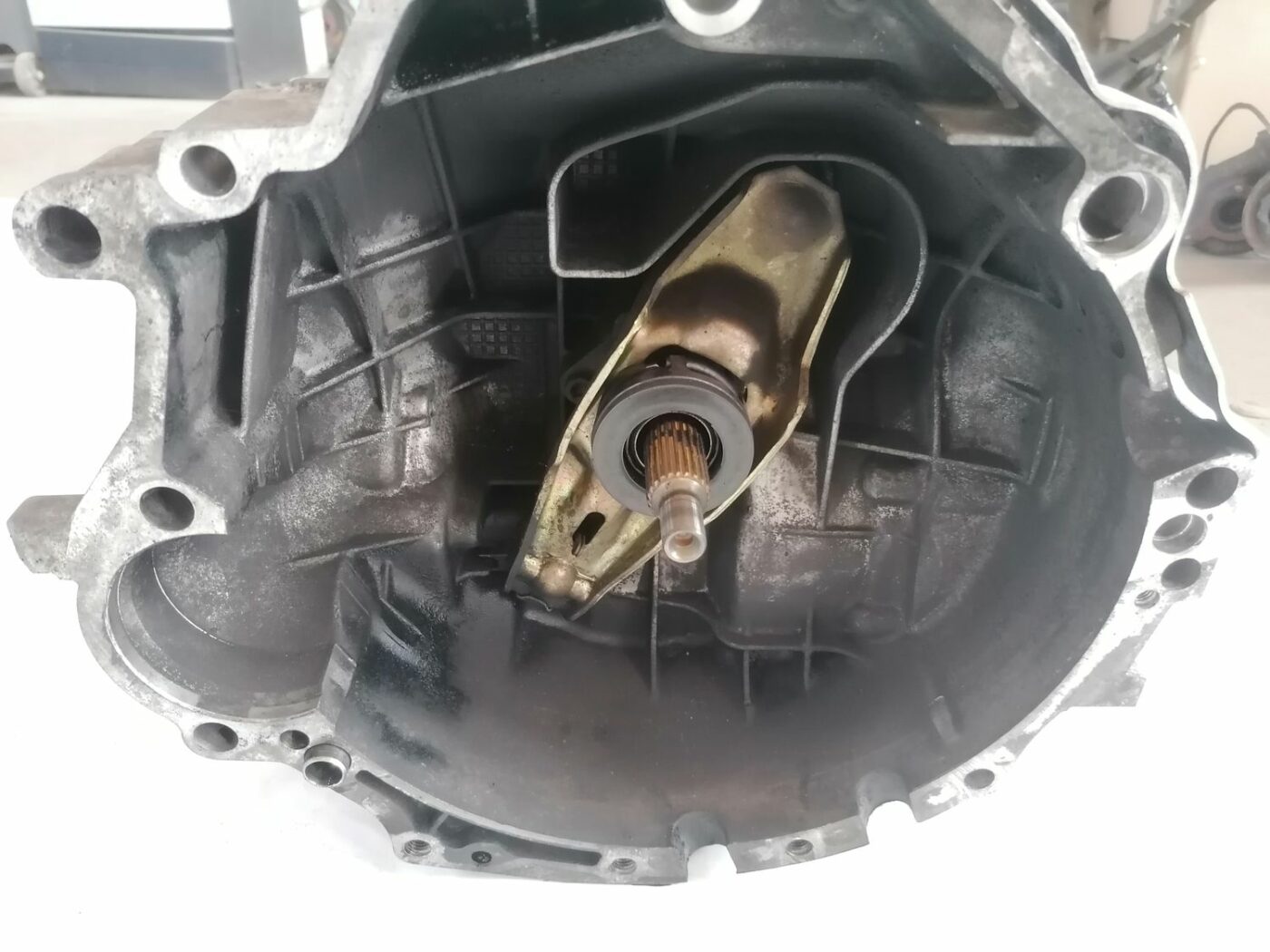 Mehāniska pārnesumkārba priekš AUDI A4 2001 SEDAN 2 Mehāniska pārnesumkārba priekš AUDI A4 2001 SEDAN