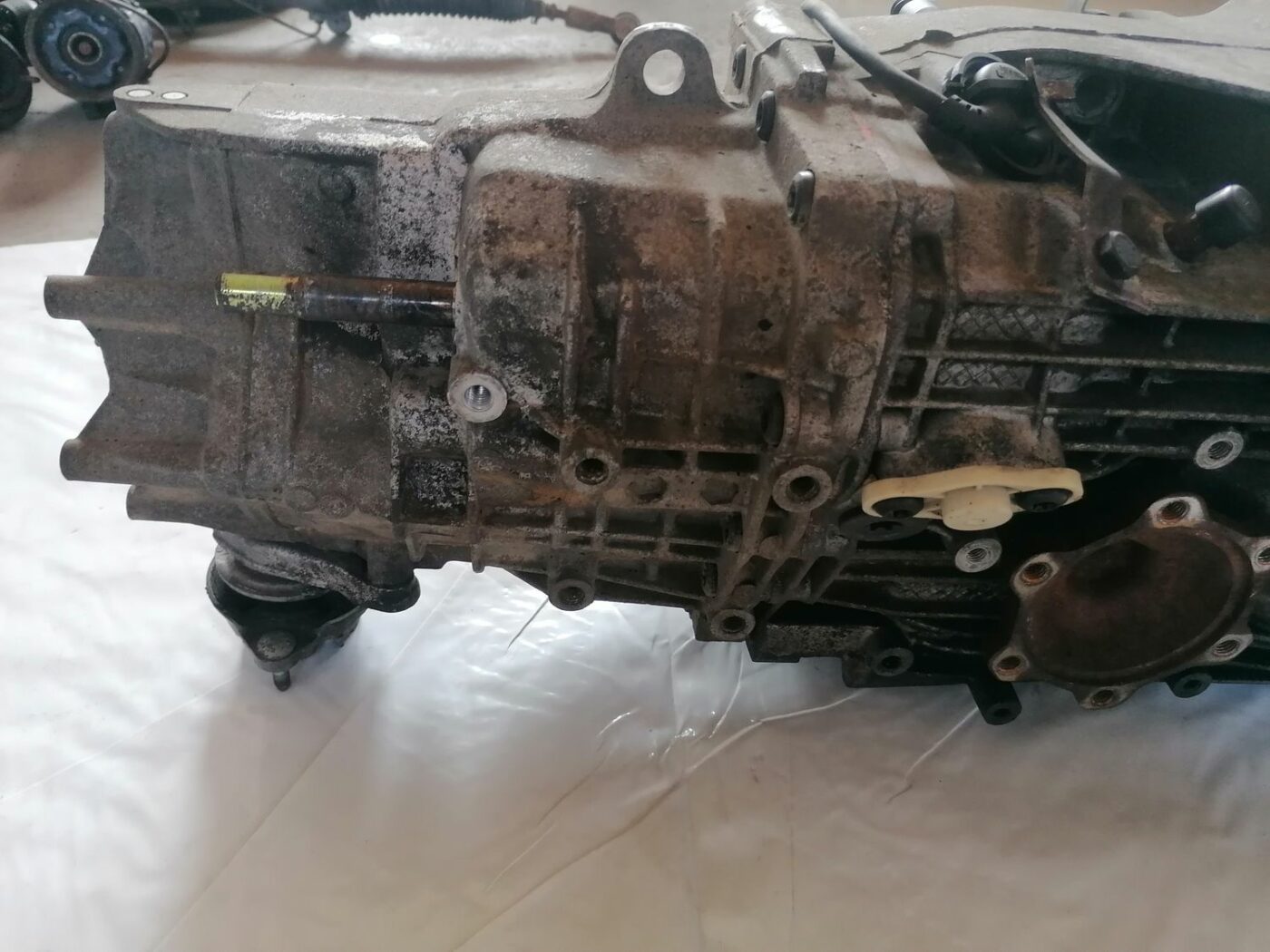 Mehāniska pārnesumkārba priekš AUDI A4 2001 SEDAN 3 Mehāniska pārnesumkārba priekš AUDI A4 2001 SEDAN