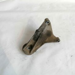 Dzinēja kronšteins priekš VOLVO V70 2000