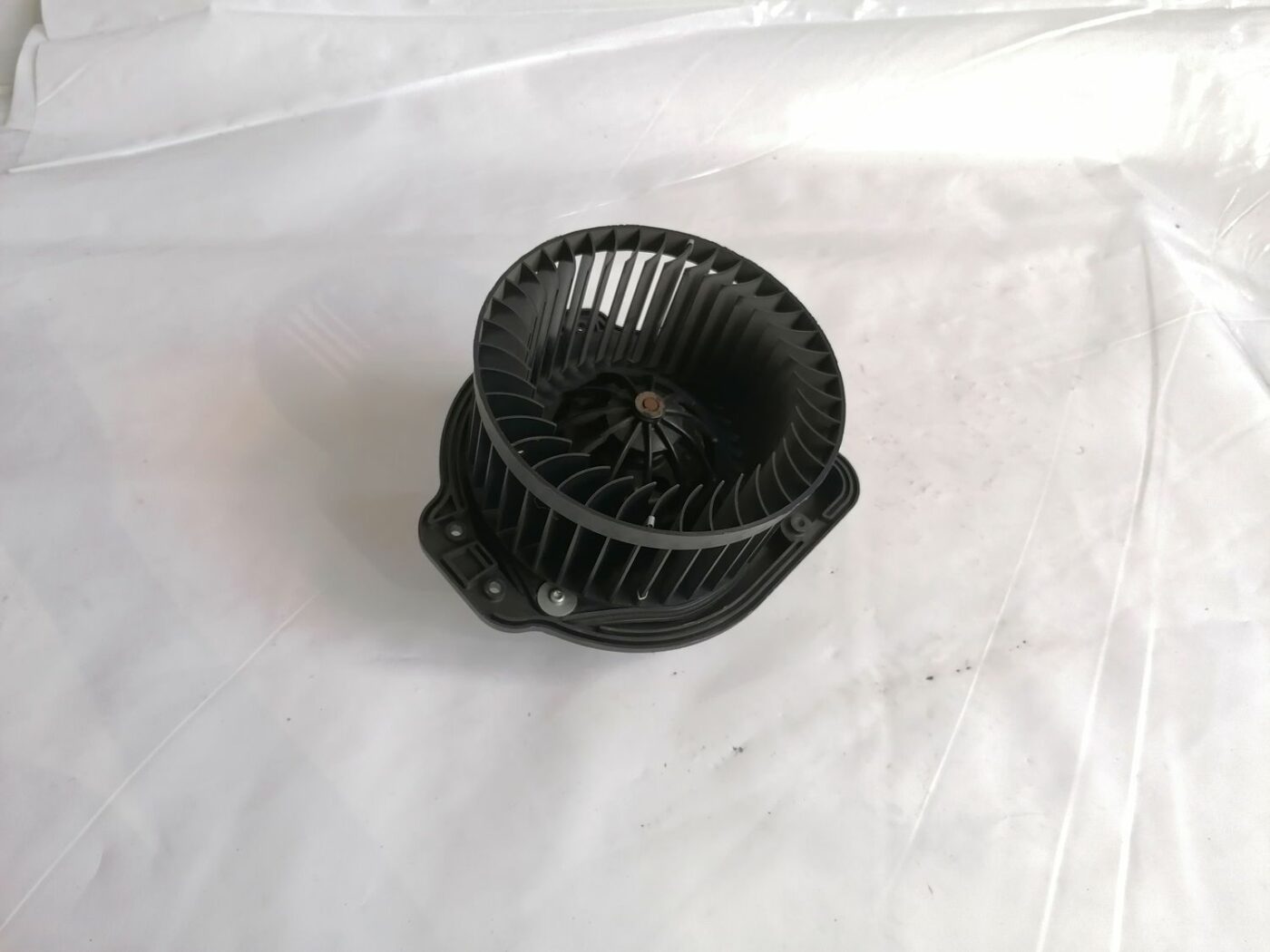 Salona ventilators priekš VOLVO V70 2000