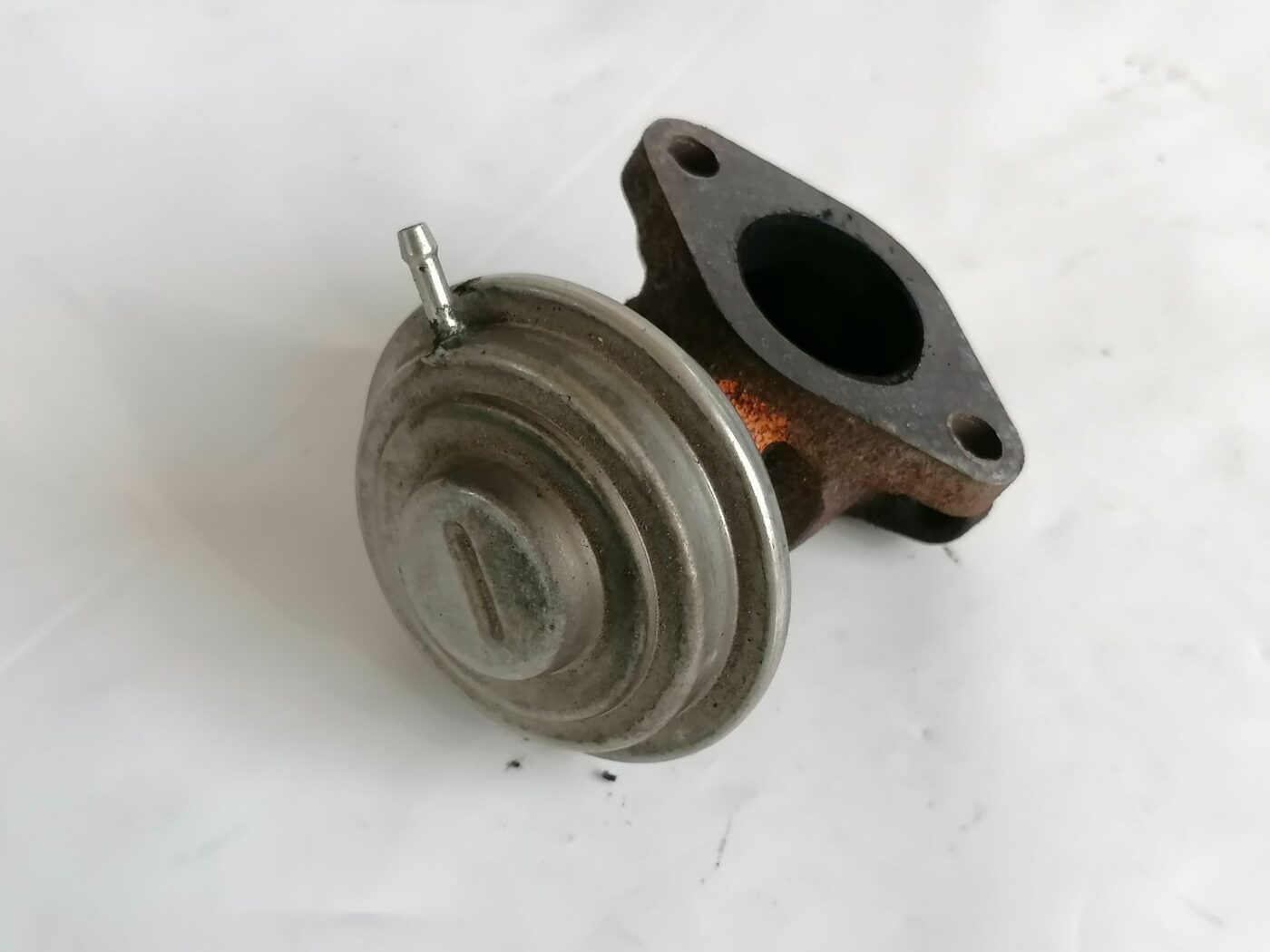 EGR vārsts priekš VOLVO V70 2000 2 EGR vārsts priekš VOLVO V70 2000