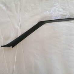 Priekšējas salona statnes apdare priekš VOLVO V70 2000