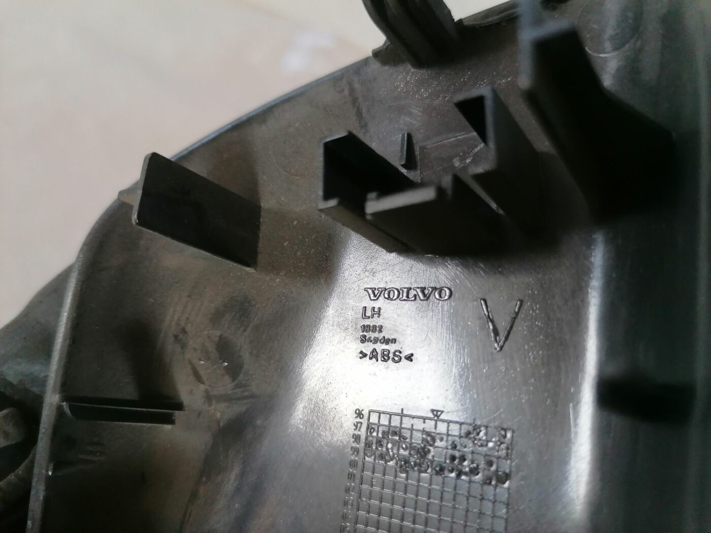 Salona apdares uzlika priekš VOLVO V70 2000 3 Salona apdares uzlika priekš VOLVO V70 2000