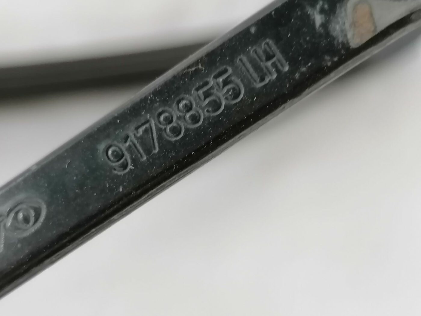 Vējstikla slotu turētāju komplekts priekš VOLVO V70 2000