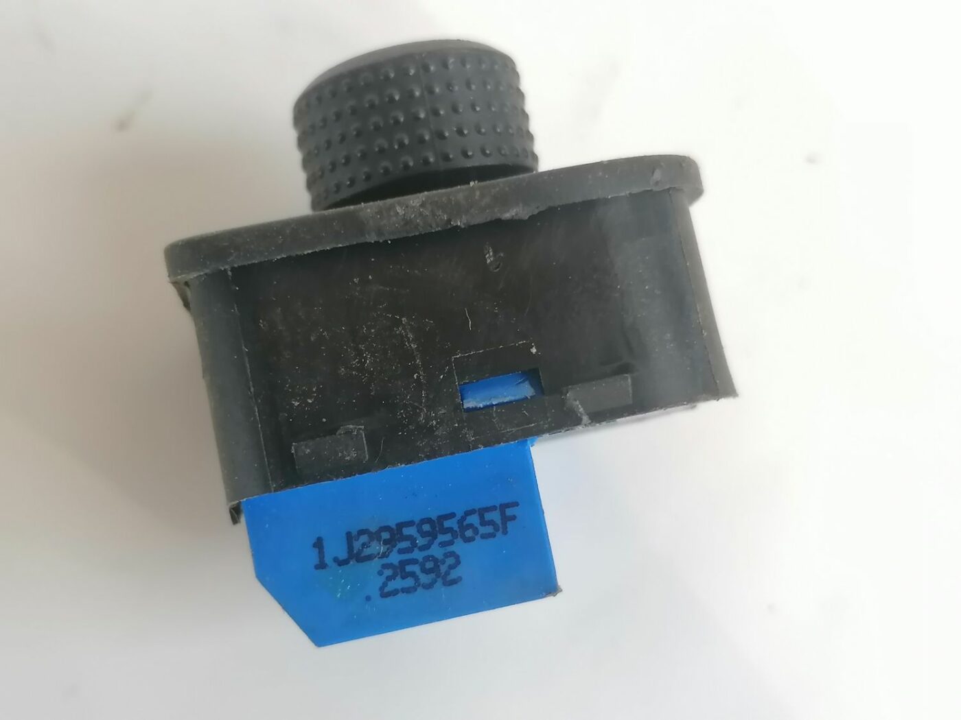 Spoguļa regulēšanas poga priekš VW PASSAT 2003 UNIVERSAL BLUE 3 Spoguļa regulēšanas poga priekš VW PASSAT 2003 UNIVERSAL BLUE