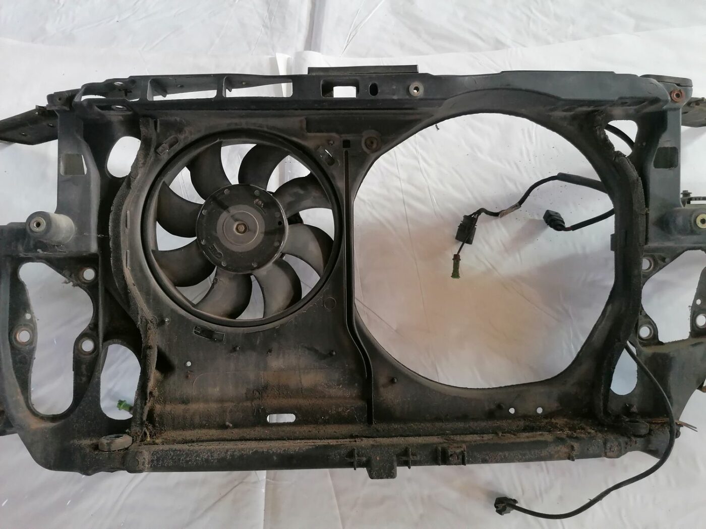 Dzesēšanas radiatora ventilatora korpuss priekš VW PASSAT 2003 UNIVERSAL BLUE 16 Dzesēšanas radiatora ventilatora korpuss priekš VW PASSAT 2003 UNIVERSAL BLUE