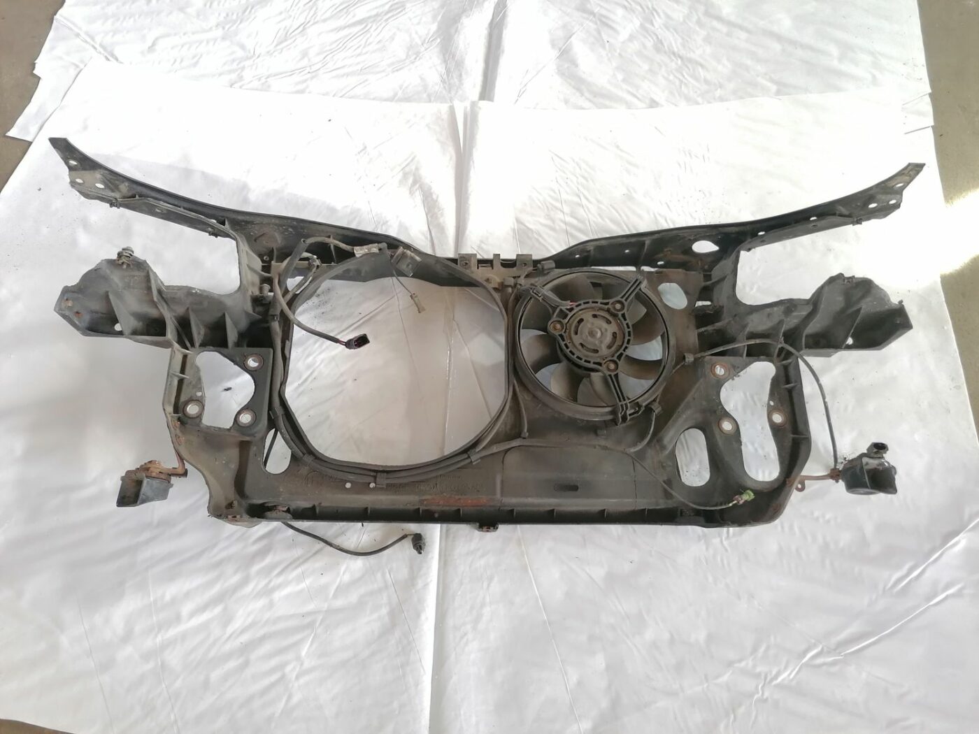 Dzesēšanas radiatora ventilatora korpuss priekš VW PASSAT 2003 UNIVERSAL BLUE 9 Dzesēšanas radiatora ventilatora korpuss priekš VW PASSAT 2003 UNIVERSAL BLUE