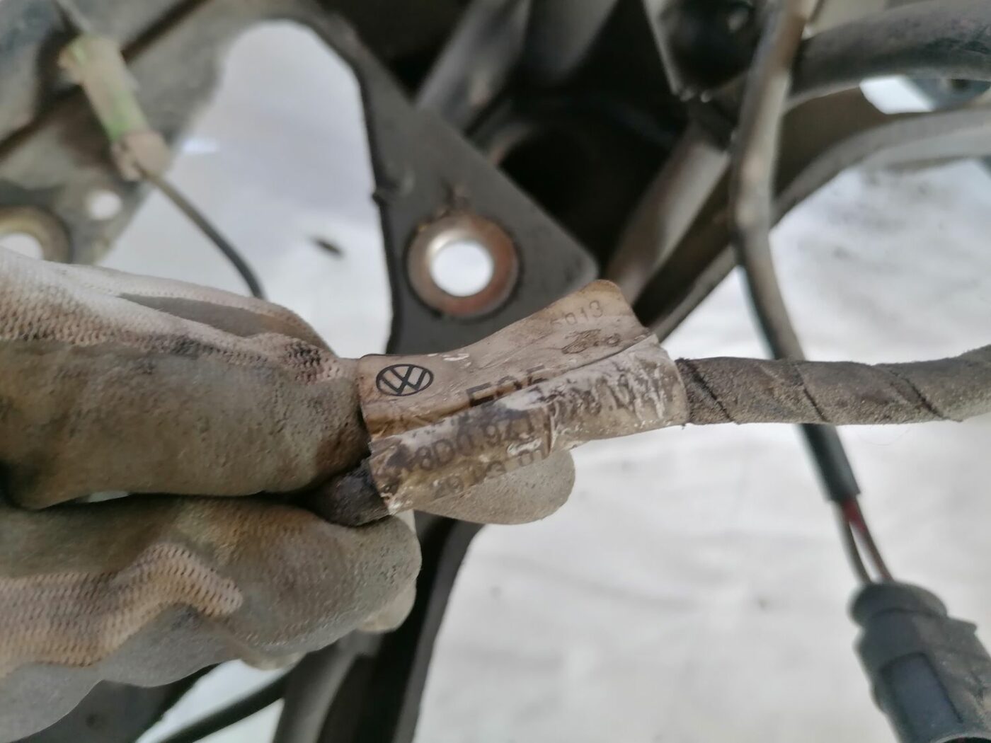 Dzesēšanas radiatora ventilatora korpuss priekš VW PASSAT 2003 UNIVERSAL BLUE 5 Dzesēšanas radiatora ventilatora korpuss priekš VW PASSAT 2003 UNIVERSAL BLUE