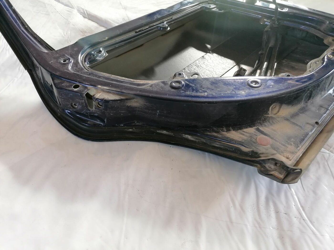 Aizmugurējās kreisās durvis priekš VW PASSAT 2003 UNIVERSAL BLUE 3 Aizmugurējās kreisās durvis priekš VW PASSAT 2003 UNIVERSAL BLUE