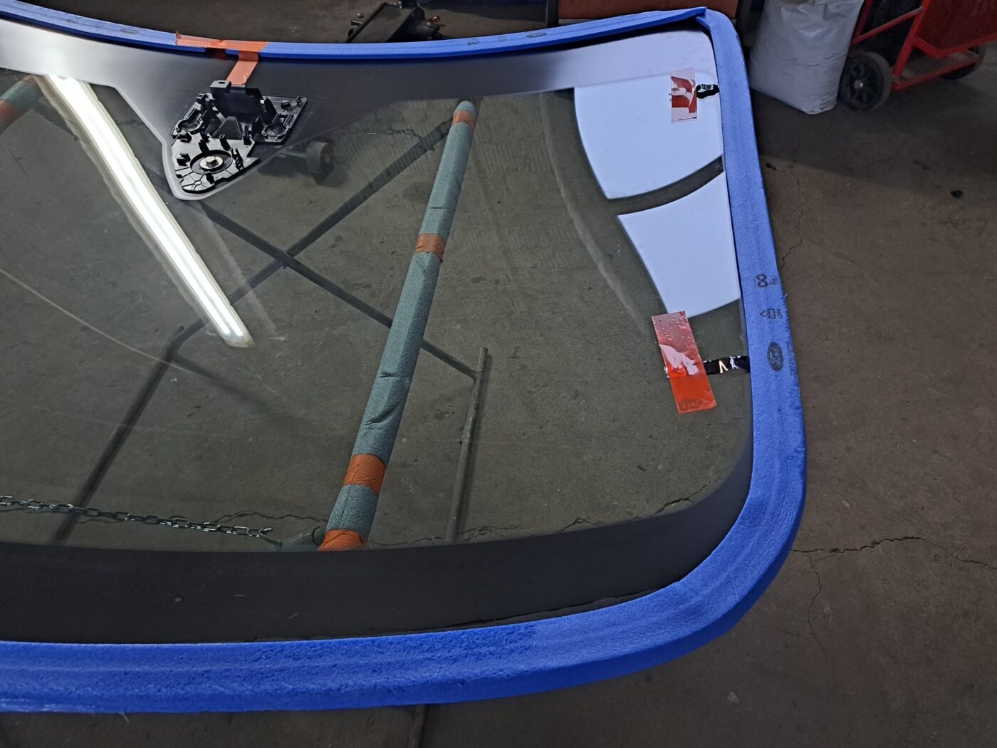 Vējstikls ar iekšējo apsildi priekš FORD TRANSIT 2020