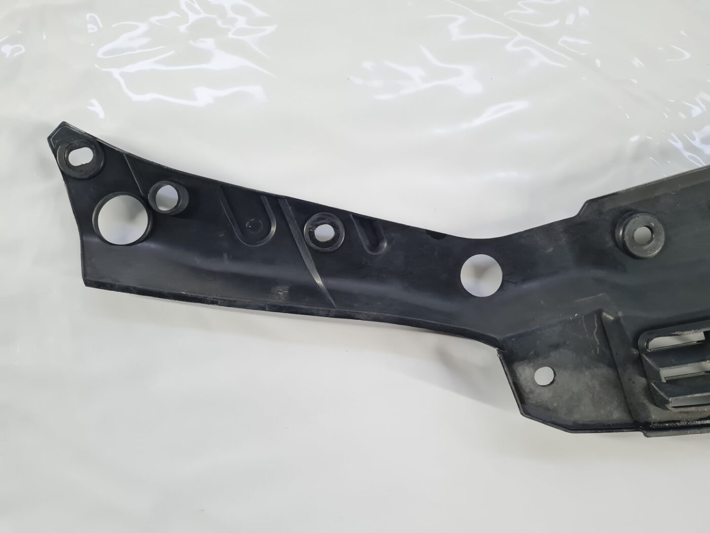 Radiatoru augšēja uzlika priekš HONDA ACCORD 2008 8 Radiatoru augšēja uzlika priekš HONDA ACCORD 2008