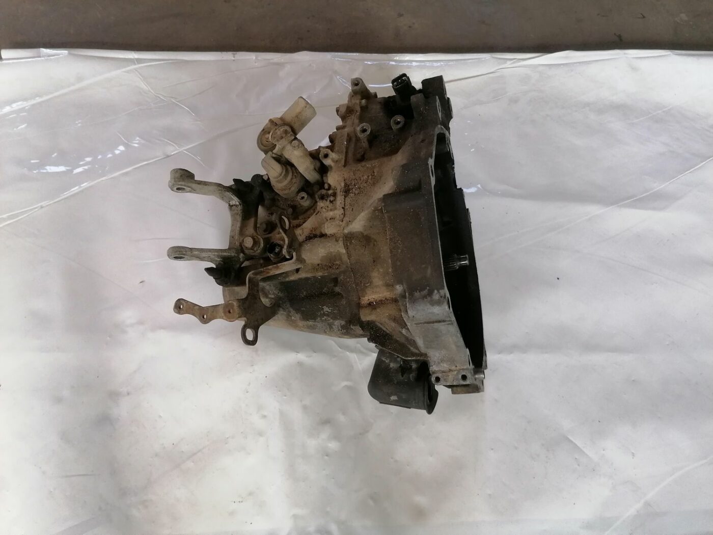 Mehāniska pārnesumkārba priekš HONDA CIVIC 2004 2 Mehāniska pārnesumkārba priekš HONDA CIVIC 2004