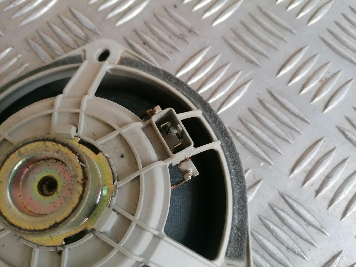 Durvju skaļrunis, apakšā priekš HONDA CIVIC 2004