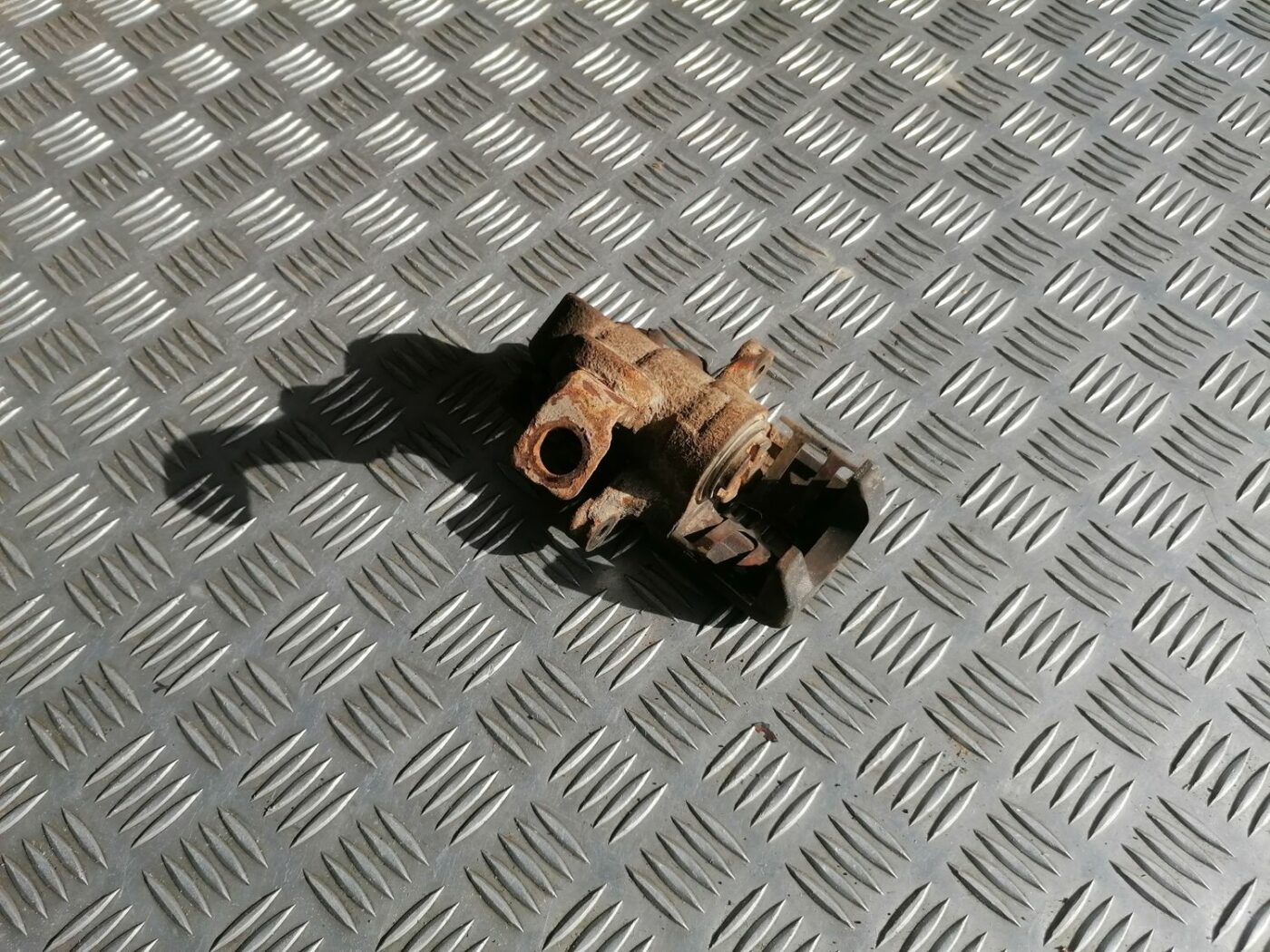 Aizmugurējais kreisais suports priekš HONDA CIVIC 2004 3 Aizmugurējais kreisais suports priekš HONDA CIVIC 2004