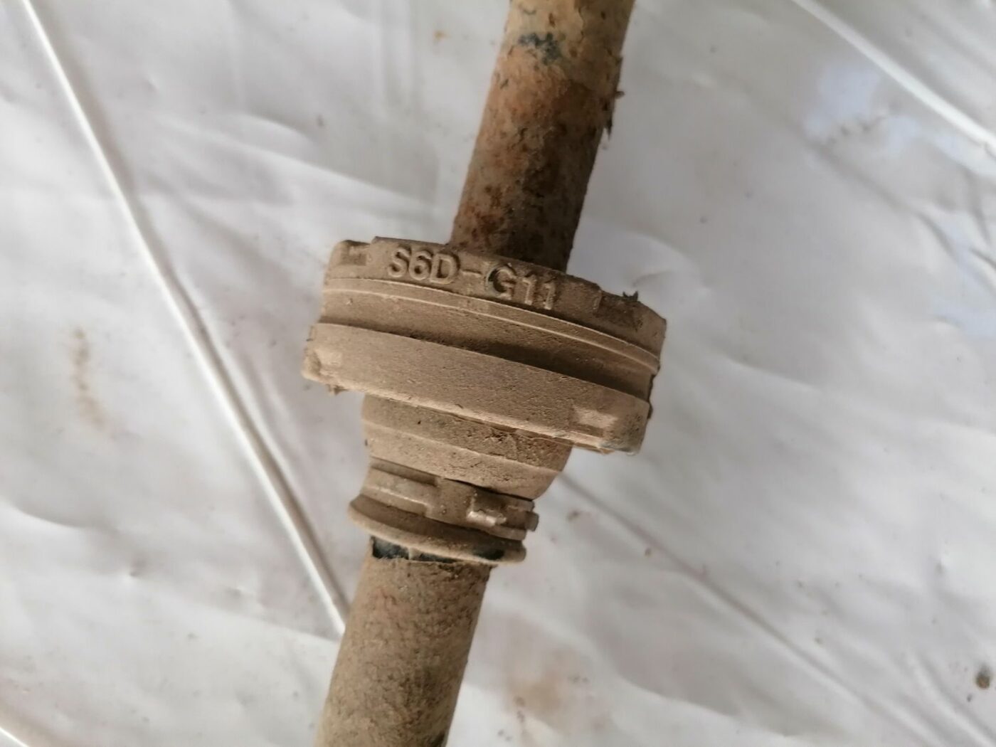 Pusass priekšēja labā priekš HONDA CIVIC 2004 4 Pusass priekšēja labā priekš HONDA CIVIC 2004