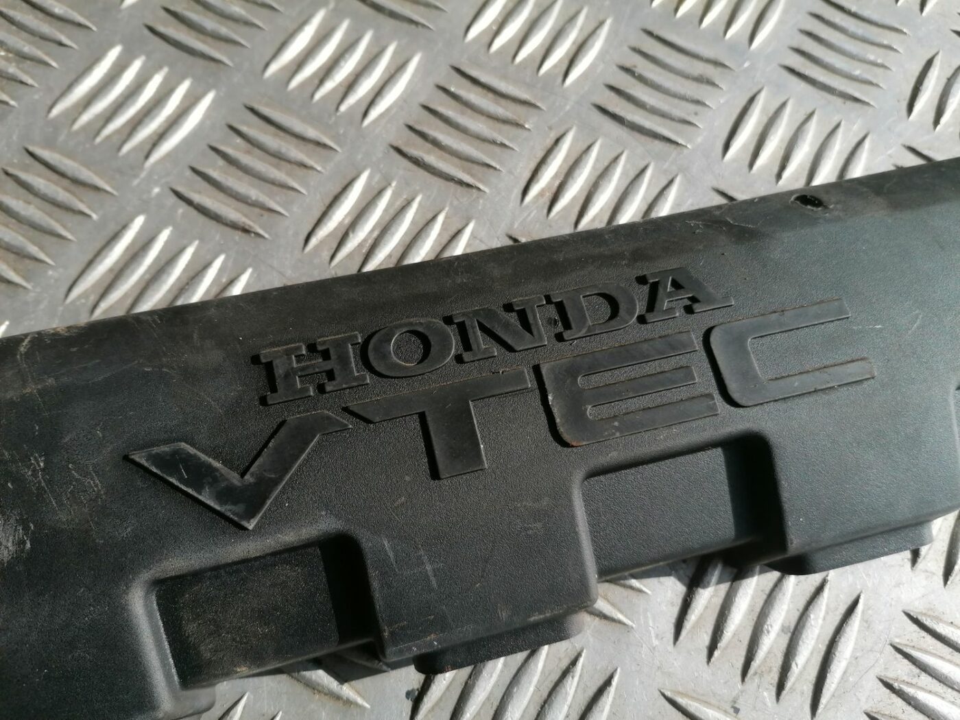 Dzinēja dekoratīva vāka daļa priekš HONDA CIVIC 2004